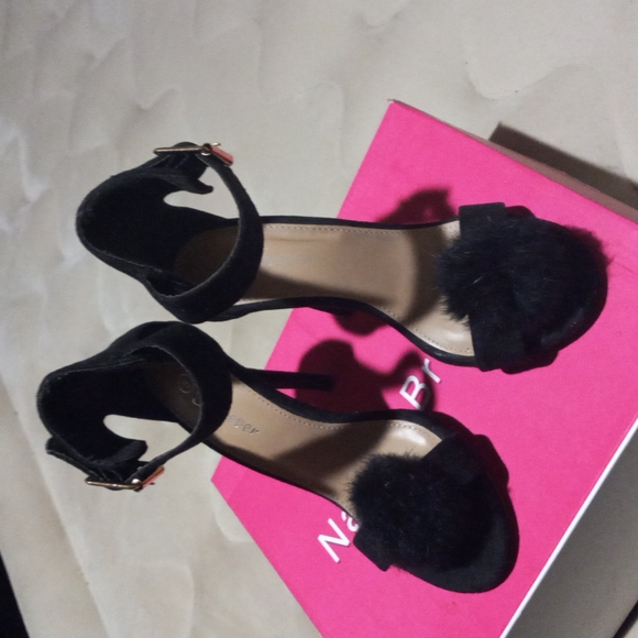 Shoes. - Picture 3 of 4